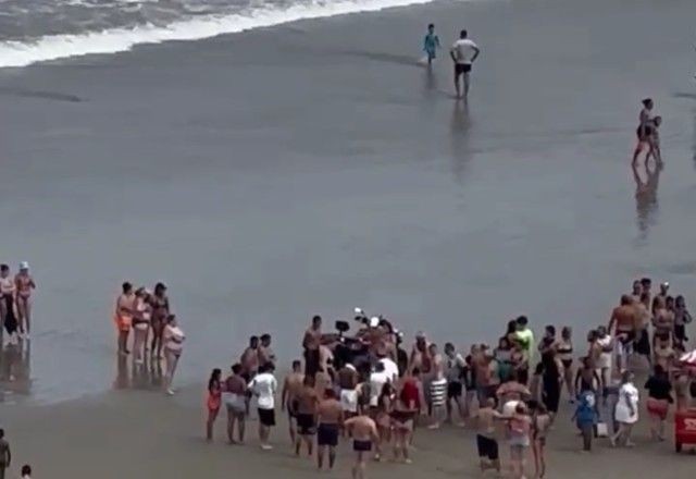 Imagem da noticia Pai e mãe morrem afogados em Praia Grande (SP); filho é socorrido