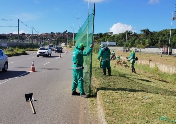 Imagem da noticia Criminosos interceptam ônibus e assaltam funcionários da limpeza urbana de Salvador