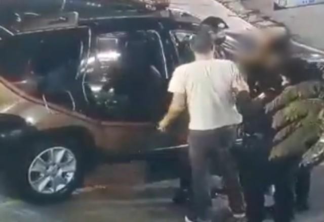 Imagem da noticia Secretário flagrado agredindo mulher em Taboão da Serra é exonerado