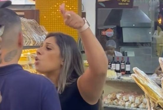 Imagem da noticia Homofobia: Polícia identifica mulher que agrediu casal de homens em padaria