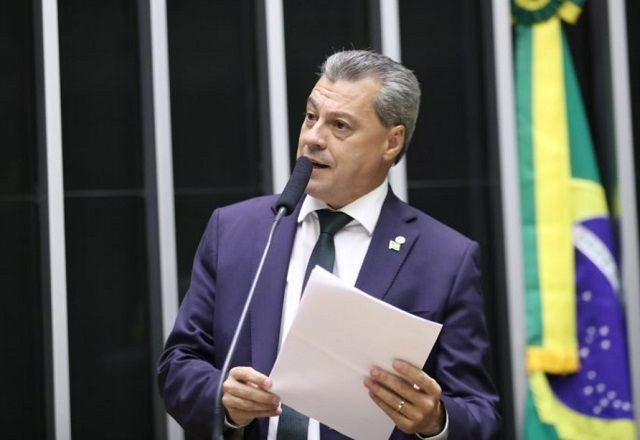 Imagem da noticia Deputados pressionam por retirada da urgência de texto que regulamenta trabalho de motorista de app