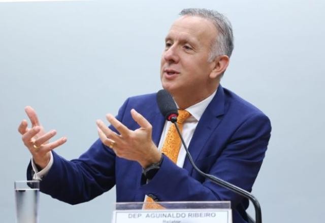Imagem da noticia Com proposta de unificar impostos, reforma tributária passa em grupo da Câmara