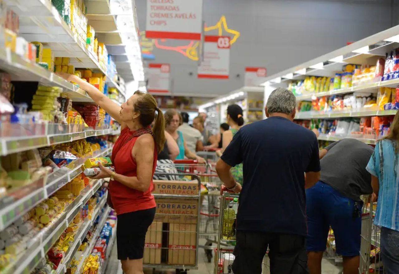 Inflação desacelera e sobe 0,21% em junho, diz IBGE