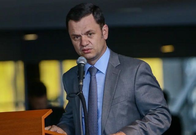 Moraes manda Facebook cancelar conta do ex-ministro da Justiça Anderson Torres