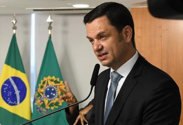 Moraes determina que Anderson Torres seja ouvido pela PF até 2ª feira