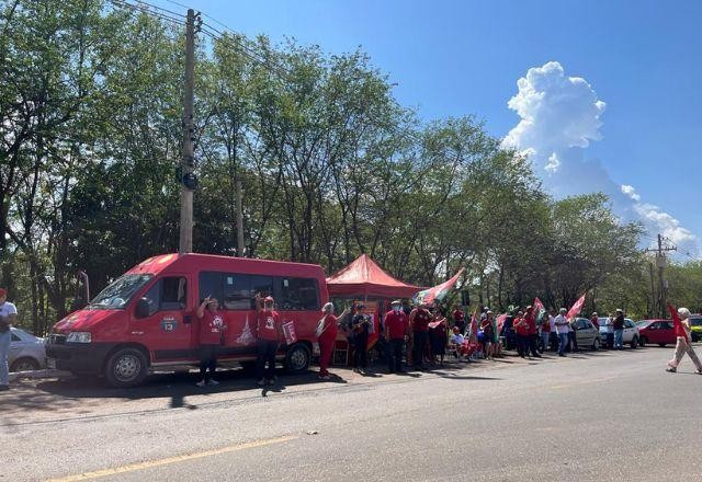 Imagem da noticia Apoiadores de Lula fazem vigília no CCBB, onde petista terá reunião