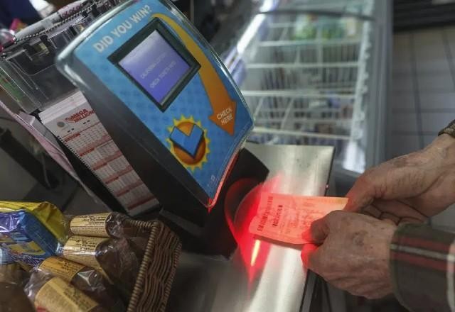 Imagem da noticia Loteria americana acumula e vai sortear R$ 7 bilhões; saiba apostar