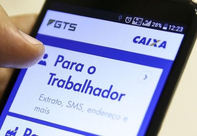 Caixa lança nova versão do app FGTS para consulta do saque extraordinário