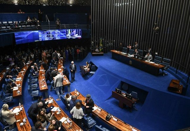 Imagem da noticia PEC da anistia: Senado aprova proposta que livra partidos de multas 