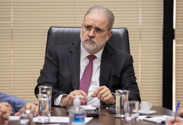 Imagem da noticia Aras se reúne com ministro da Defesa para discutir papel das instituições