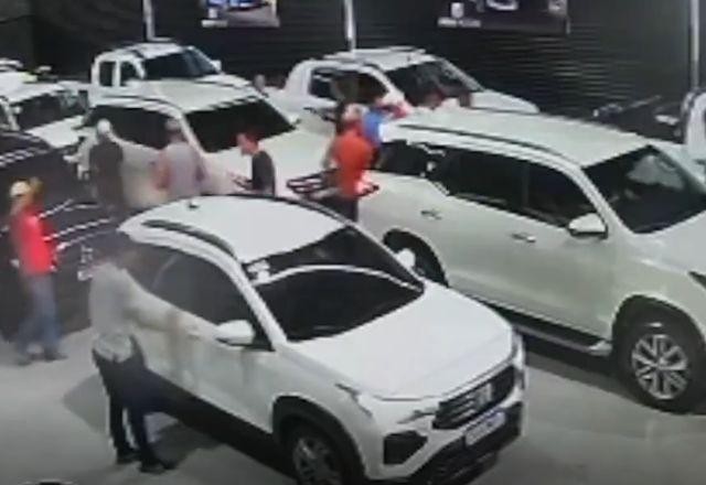 Imagem da noticia PM prende 8 suspeitos de participar de arrastão em concessionária no Ceará