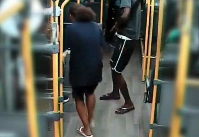 Imagem da noticia  Criminosos agridem passageiros e fazem arrastão em ônibus no Rio de Janeiro