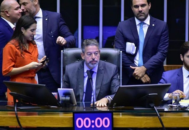 Imagem da noticia Câmara aprova projeto que regulamenta apostas esportivas