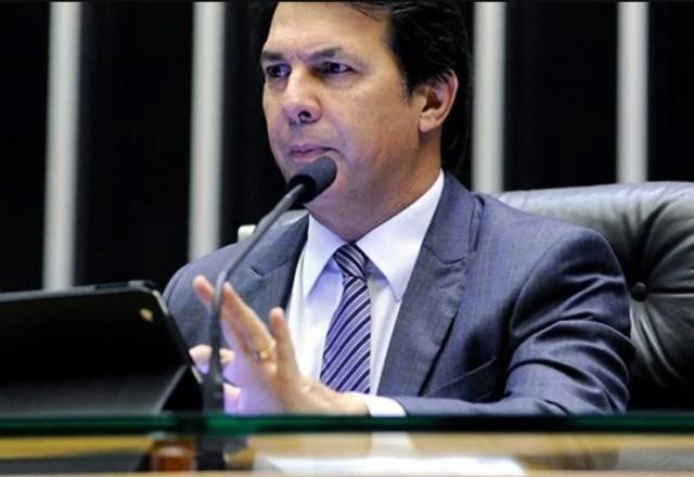 Imagem da noticia Após adiamento da sessão da CPMI, Arthur Maia se reúne com comandante do Exército