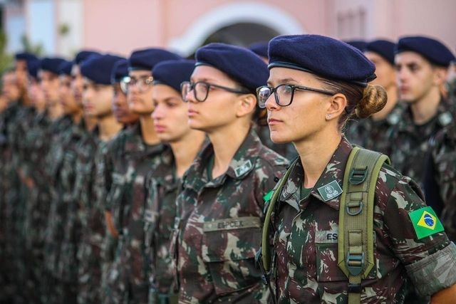 Imagem da noticia Alistamento militar feminino começa em 1° de janeiro de 2025; entenda regras