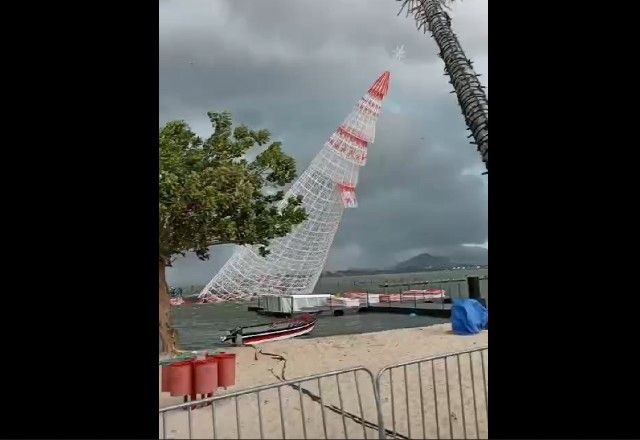 Imagem da noticia Vídeo: Árvore de Natal cai durante ventania e mata trabalhador em Maricá (RJ)