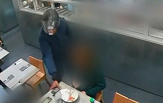 Imagem da noticia VÍDEO: clientes têm celulares roubados durante arrastão em restaurante de Pinheiros (SP)
