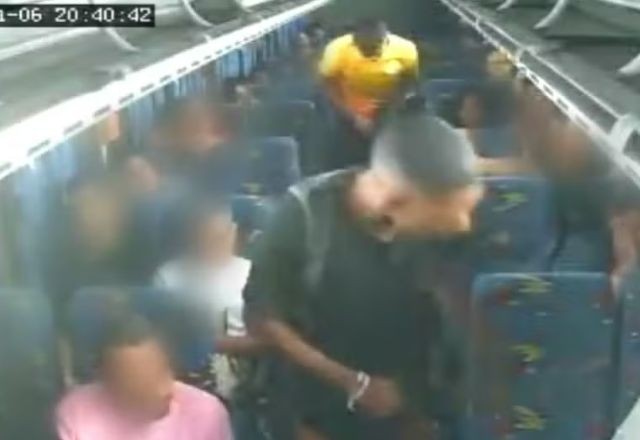 Imagem da noticia Assalto a ônibus na Avenida Brasil (RJ) deixa passageiros aterrorizados