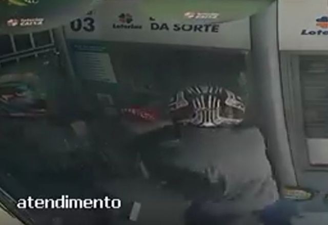Imagem da noticia VÍDEO: criminosos assaltam lotérica armados com martelo e roubam R$ 15 mil 