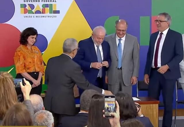 Imagem da noticia Lula sanciona lei que regulamenta profissão de sanitarista