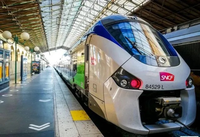 Imagem da noticia Rede ferroviária de Paris é parcialmente restaurada