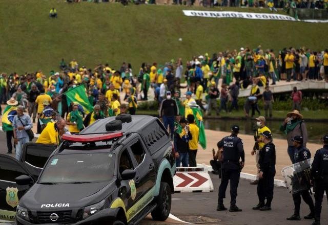 Imagem da noticia Moraes vota pela abertura de ação penal contra golpistas do 8/1