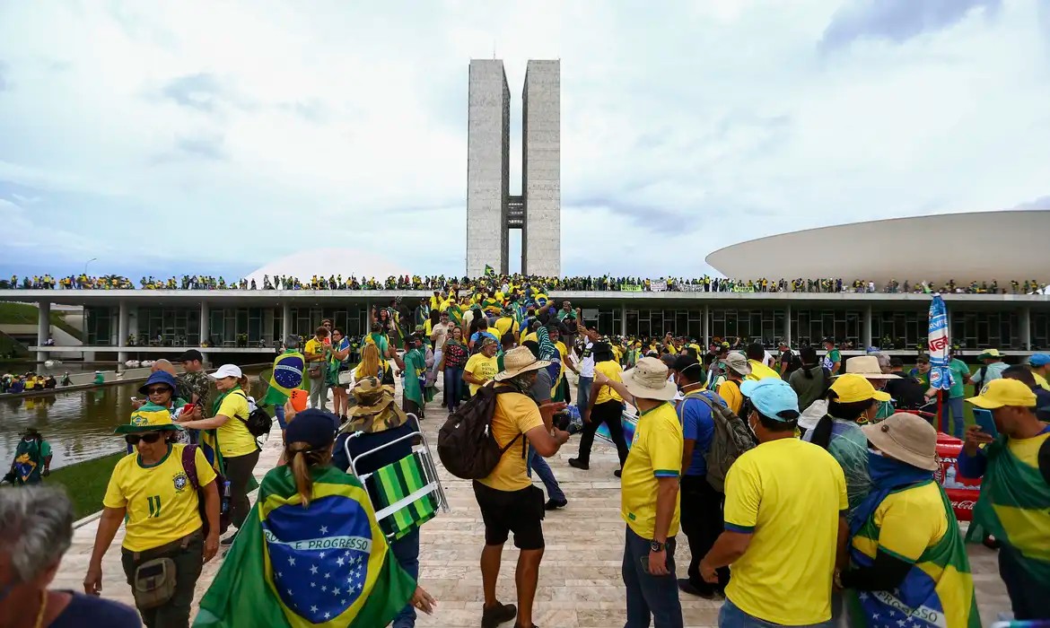 Comissão de Constituição e Justiça da Câmara deve votar na terça projeto que anistia presos do 8/1