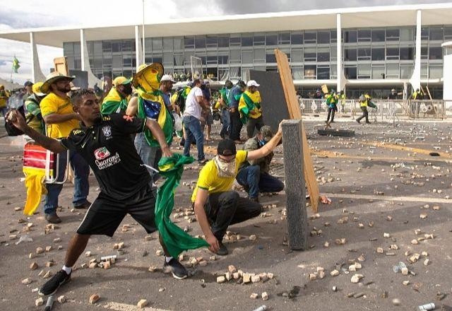 Imagem da noticia SBT News na TV: Exército responsabiliza GSI por segurança do Planalto no 8/01