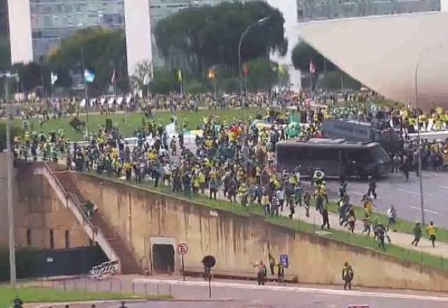 Imagem da noticia Ministério Público mira na "cadeia de comando" de golpistas do 8/01
