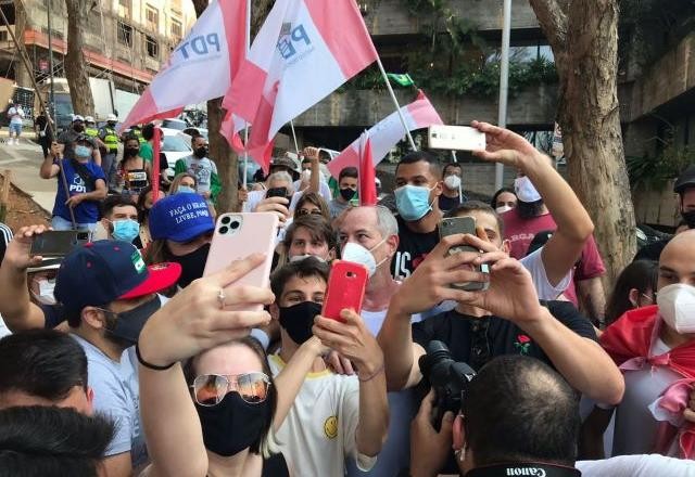 Sem participação do PT, presidenciáveis aparecem em protesto