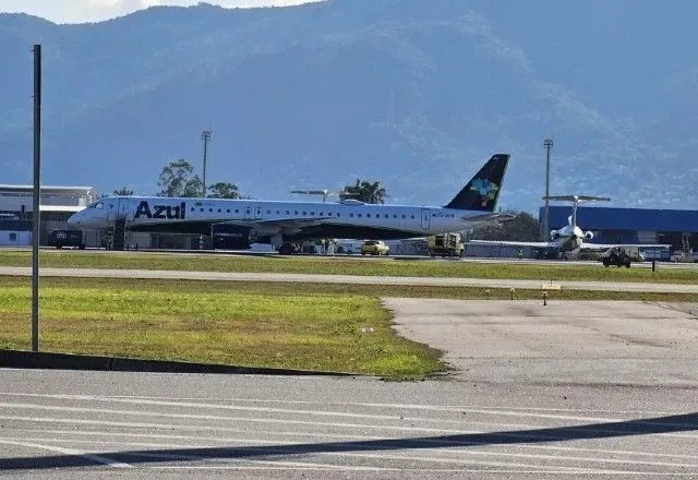 Imagem da noticia Mais de 50 voos foram cancelados após danos em avião em Florianópolis