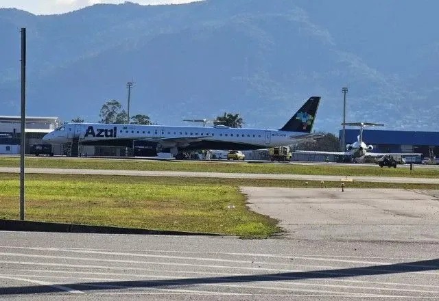 Mais de 50 voos foram cancelados após danos em avião em Florianópolis