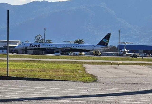 Imagem da noticia Aeroporto de Florianópolis é fechado após avião se danificar durante pouso