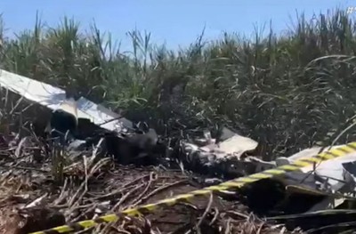 Piloto morre carbonizado após queda de avião no interior de SP