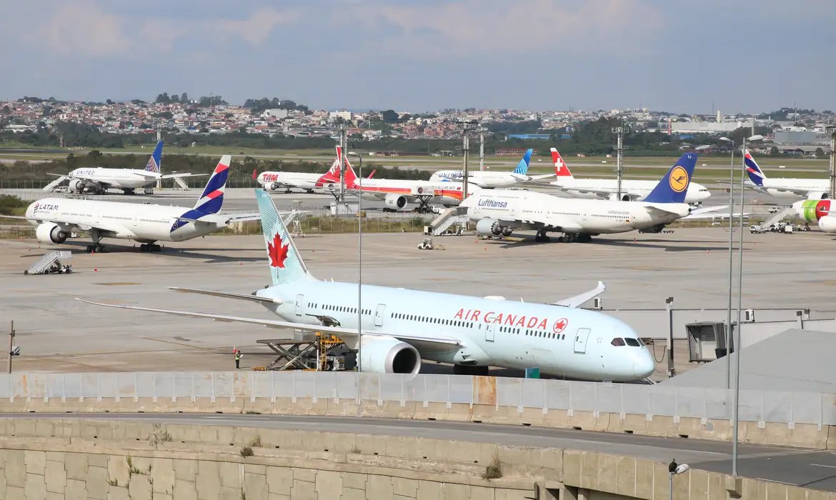 Ministério de Portos e Aeroportos dá 10 dias para companhias apresentarem plano para reduzir valor das passagens