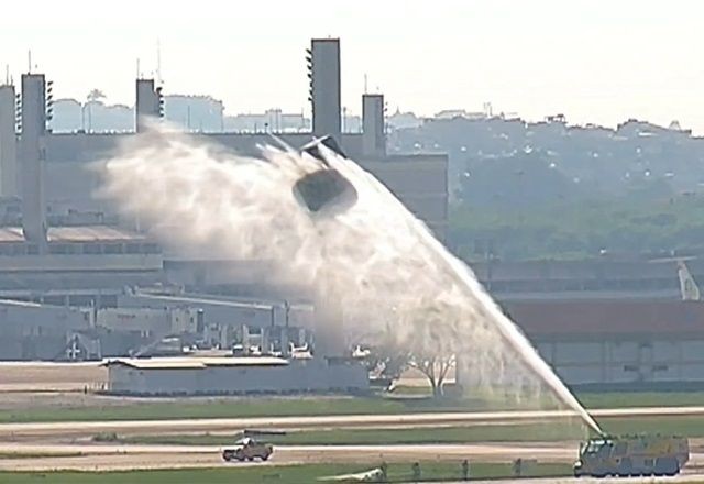 VÍDEO: Brigadistas evitam incêndio ao interceptar balão no Aeroporto do Galeão