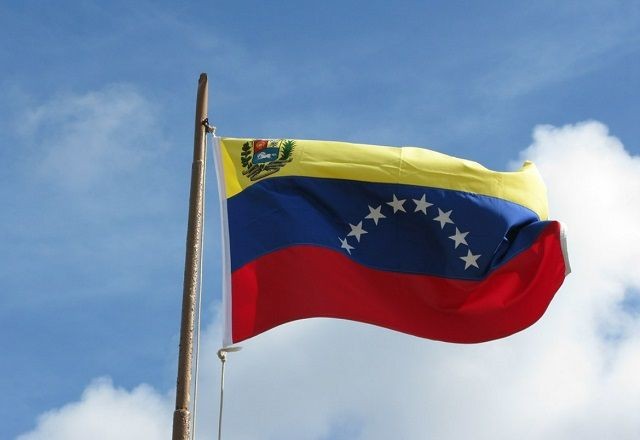 Venezuela decide retirar diplomatas de países que não reconheceram vitória de Maduro