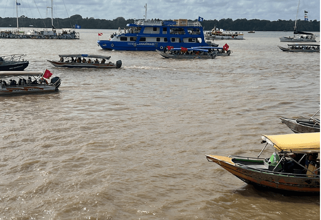 Imagem da noticia Barqueata da 'Cúpula dos Povos' reúne 5 mil pessoas na rio Guamá, em Belém, para protestar por justiça climática