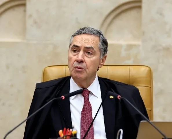 Imagem da noticia Barroso deixa presidência do STF e diz que Corte defendeu a democracia apesar de "custo pessoal"
