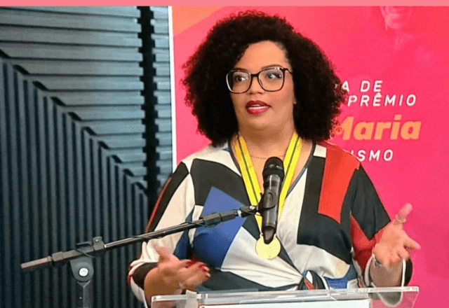 Imagem da noticia Basília Rodrigues recebe Prêmio Glória Maria de Jornalismo 2026 na Câmara dos Deputados