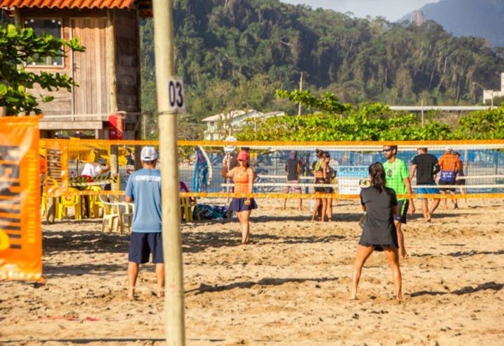 Imagem da noticia Veja dicas para praticar beach tennis, moda entre os brasileiros, com segurança 