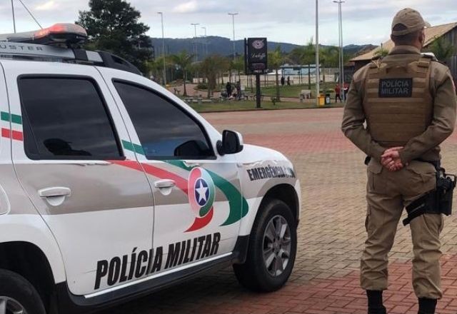Imagem da noticia Bebê morre em SC após ser esquecido dentro de carro pela mãe