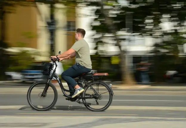 Imagem da noticia Criminosos usam bicicletas elétricas para roubar celulares em Londres