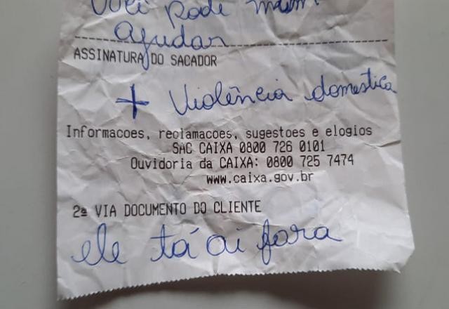 Imagem da noticia Mulher mantida em cárcere privado pede socorro em bilhete em banco