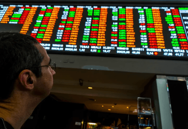 Ibovespa fecha em alta de 1,4% e dólar cai para R$ 5,15 com 'montanha russa' do petróleo