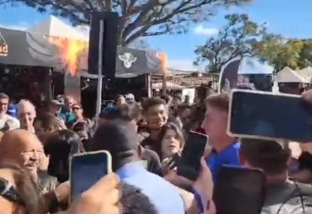Imagem da noticia Bolsonaro posta vídeo com apoiadores em evento de motos, em Brasília