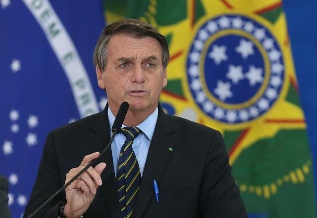 Imagem da noticia Bolsonaro sanciona projeto que limita o ICMS sobre os combustíveis