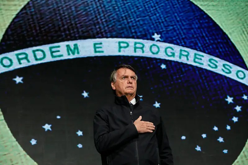 Imagem da noticia Bolsonaro transferiu R$ 800 mil para os EUA antes de embarcar para o país em 2022, diz PF