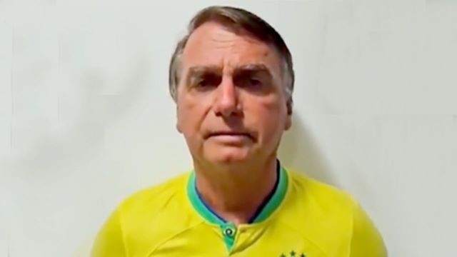 Imagem da noticia Bolsonaro diz que enviou R$ 800 mil aos EUA por ter 'dúvidas' sobre economia brasileira