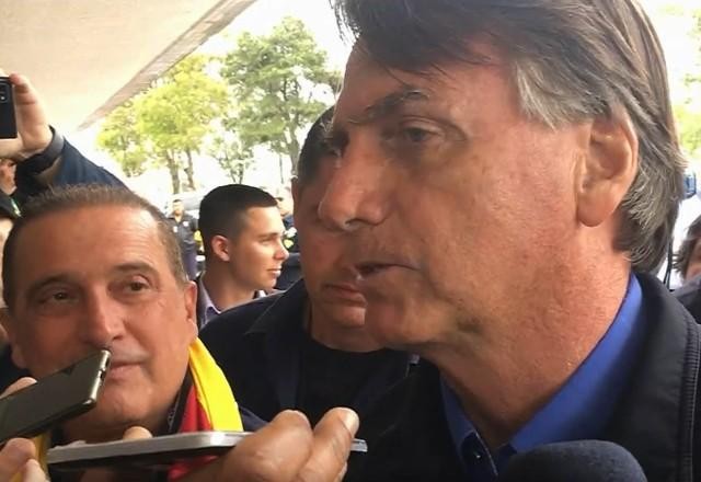 Bolsonaro se irrita ao ser questionado sobre possível mudança no STF